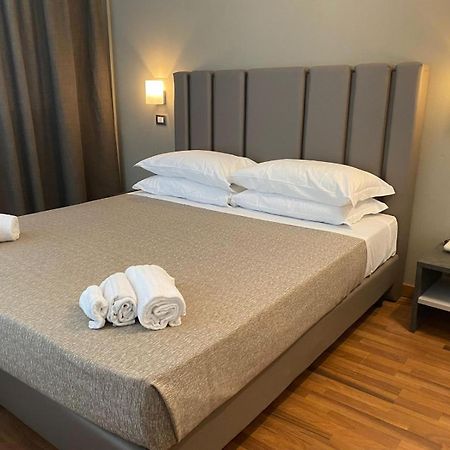 Hotel Golden Ріміні Екстер'єр фото