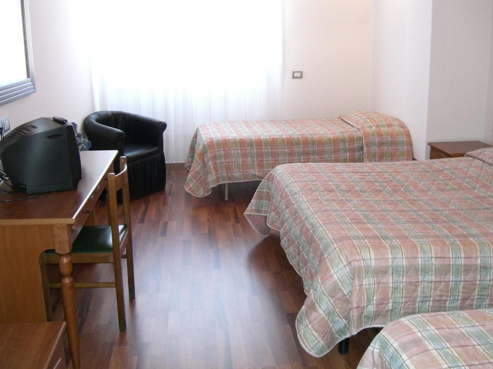 Hotel Golden Ріміні Екстер'єр фото
