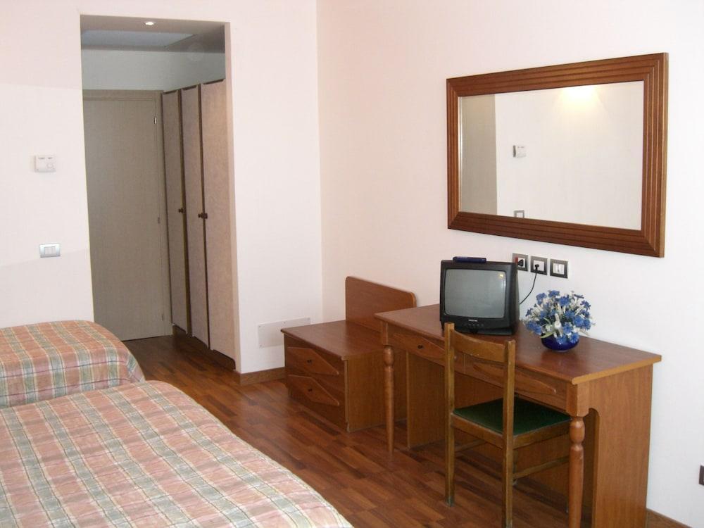 Hotel Golden Ріміні Екстер'єр фото