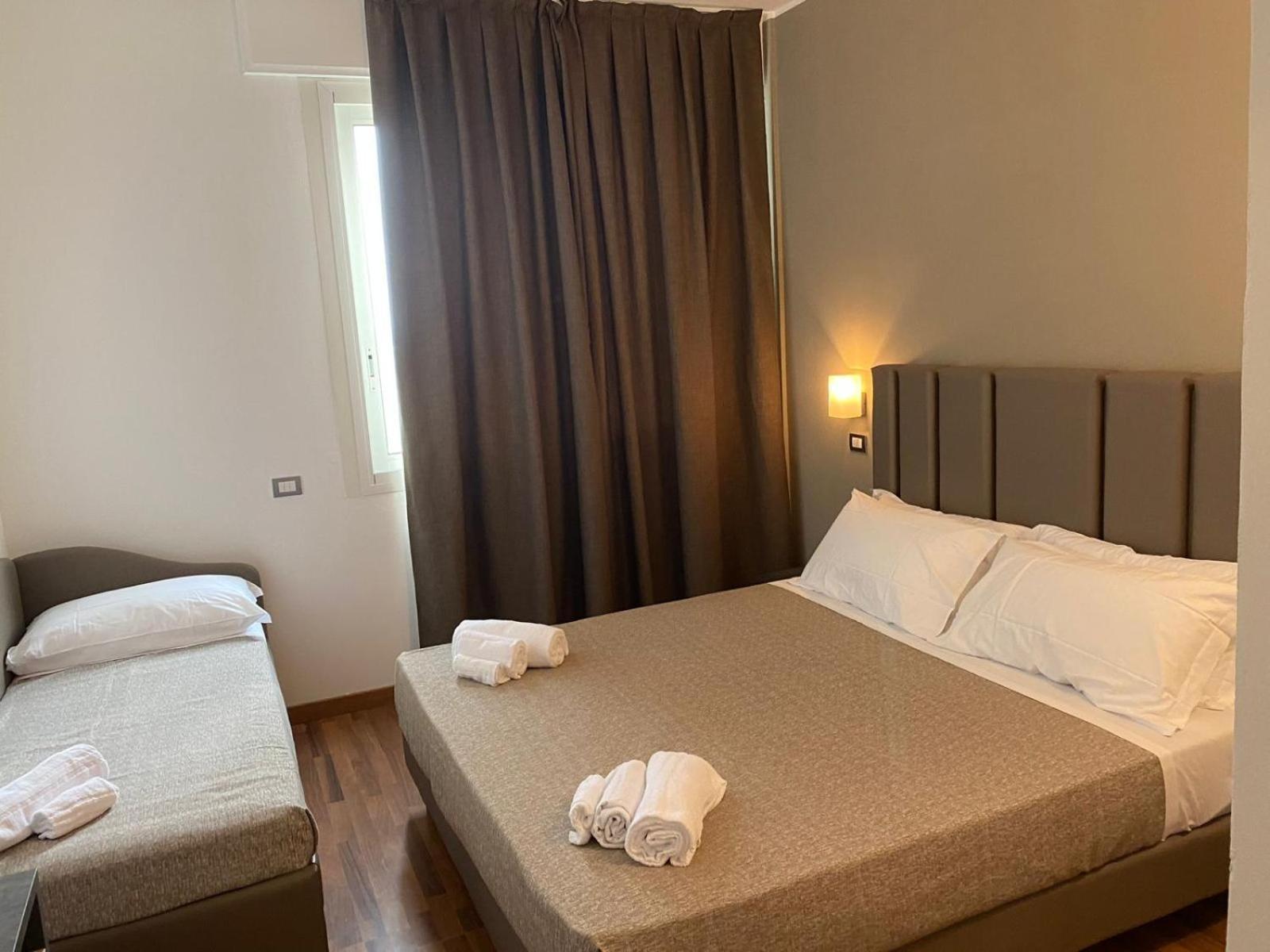 Hotel Golden Ріміні Екстер'єр фото