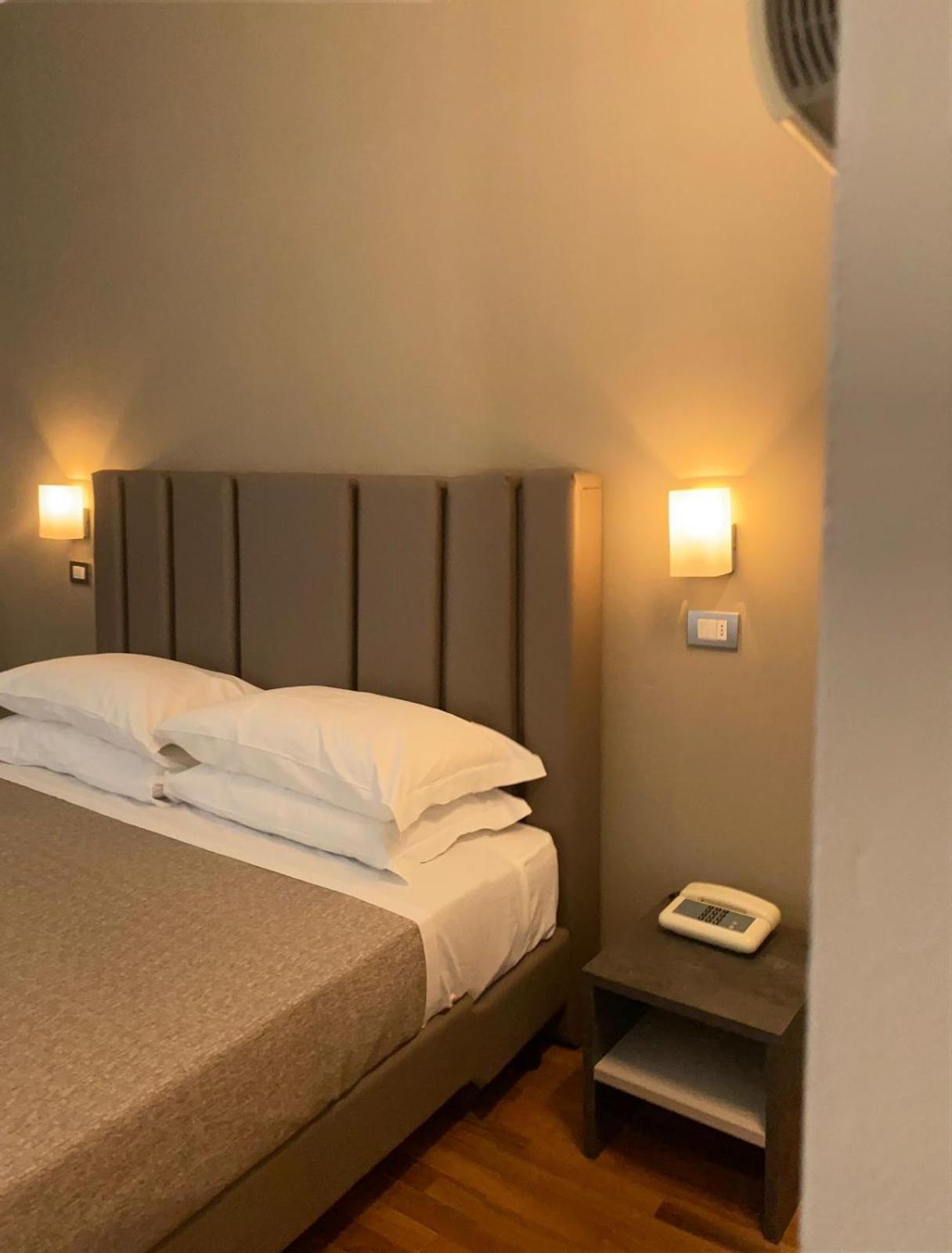 Hotel Golden Ріміні Екстер'єр фото
