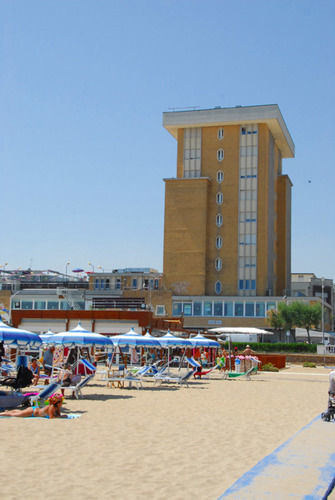 Hotel Golden Ріміні Екстер'єр фото