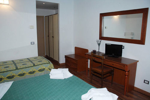 Hotel Golden Ріміні Екстер'єр фото